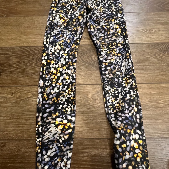 Lululemon Speed Up Tight 28" Full-On Luxtreme Metropolis Glow Size: 6 - Picture 12 of 14